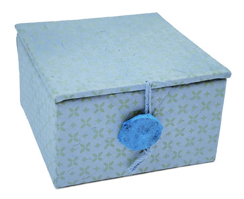 Box mit Klappdeckel, Knopfverschluß, 6x6x3,5cm